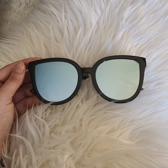 Sun Glasses - Picture 1 of 5